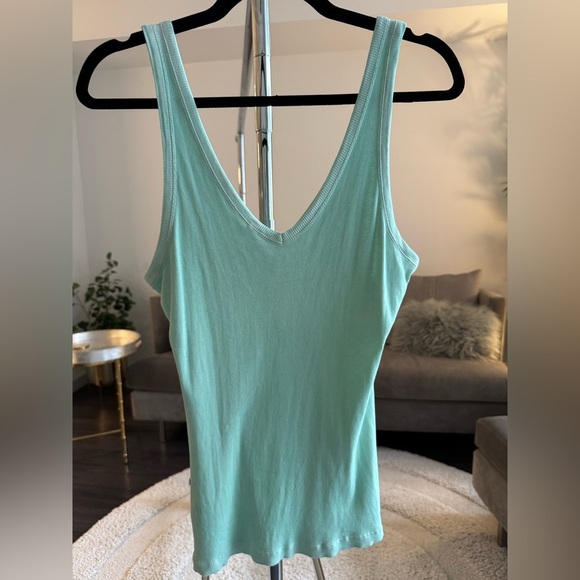 Guess Tank Top Green Sleeveless Top Size Medium - Picture 3 of 8